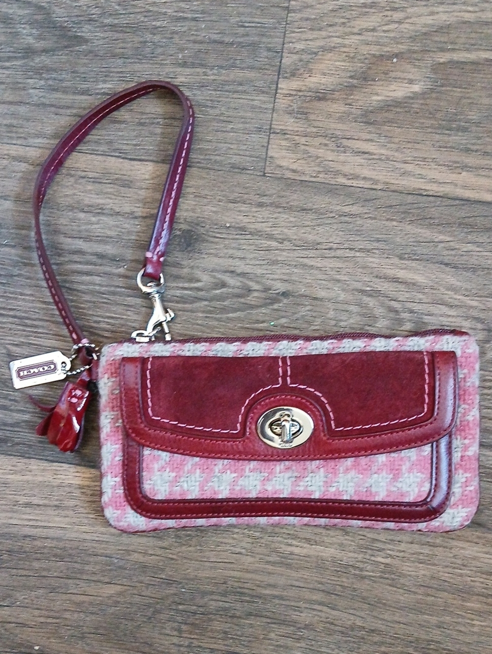 Coach 100% Wool Hamptons Houndstooth Wristlet Wallet.